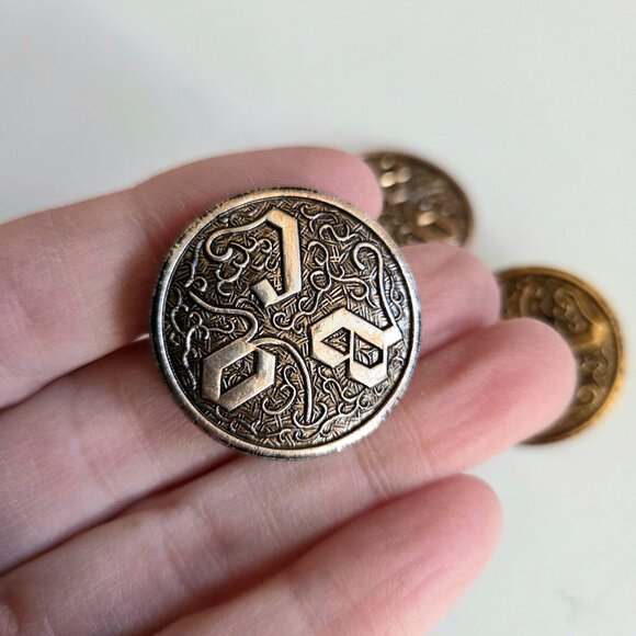 4 vintage large metal buttons with letters. - Picture 2 of 3